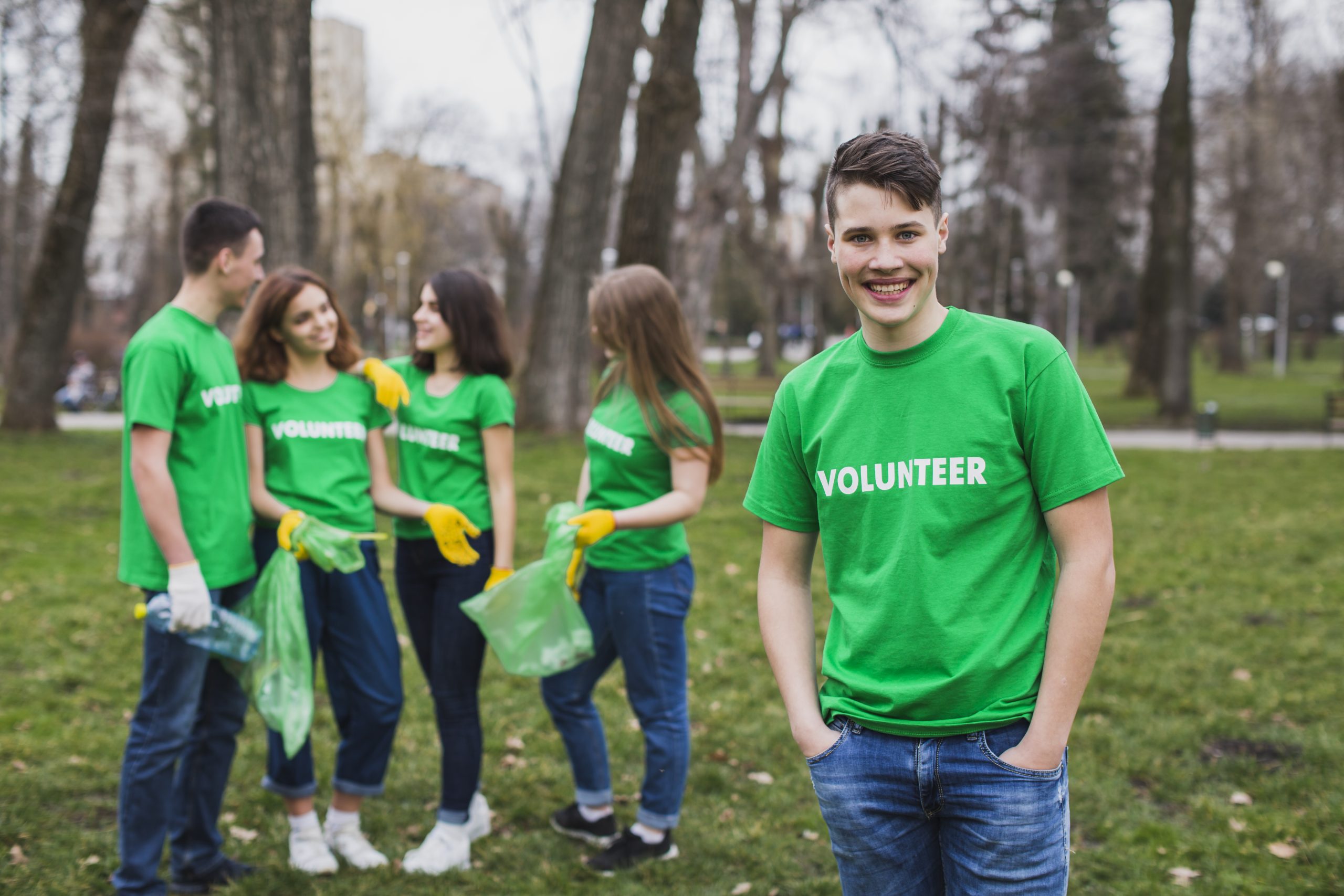 group-volunteers-nature